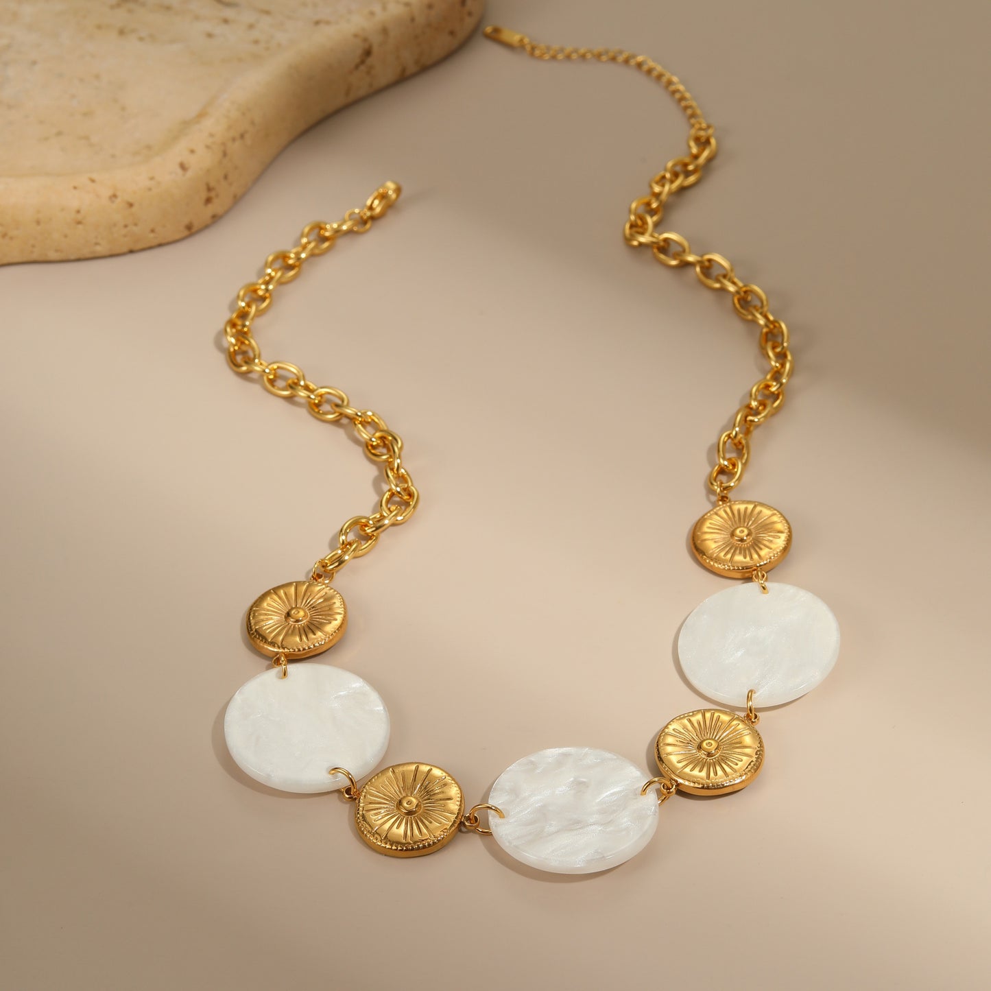 Collana da Donna Minimalista alla Moda con Ciondolo Rotondo a Disco in Acrilico in Acciaio Inossidabile con Finitura Galvanizzata