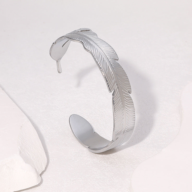 Braccialetto Minimalista da Donna in Acciaio Inossidabile a Forma di Foglia con Placcatura in Oro 18K