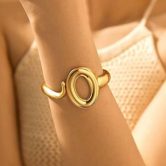 Pulsera Minimalista con Broche de Resorte de Acero Inoxidable y Acabado Bañado para Mujer