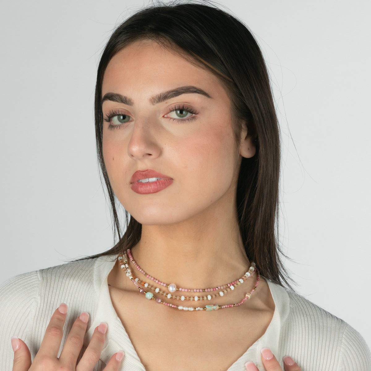 Elegante Collar de Cristales Rosas y Jaspe Rojo con Perlas de Agua Dulce en Cadena de Acero Inoxidable para Mujer