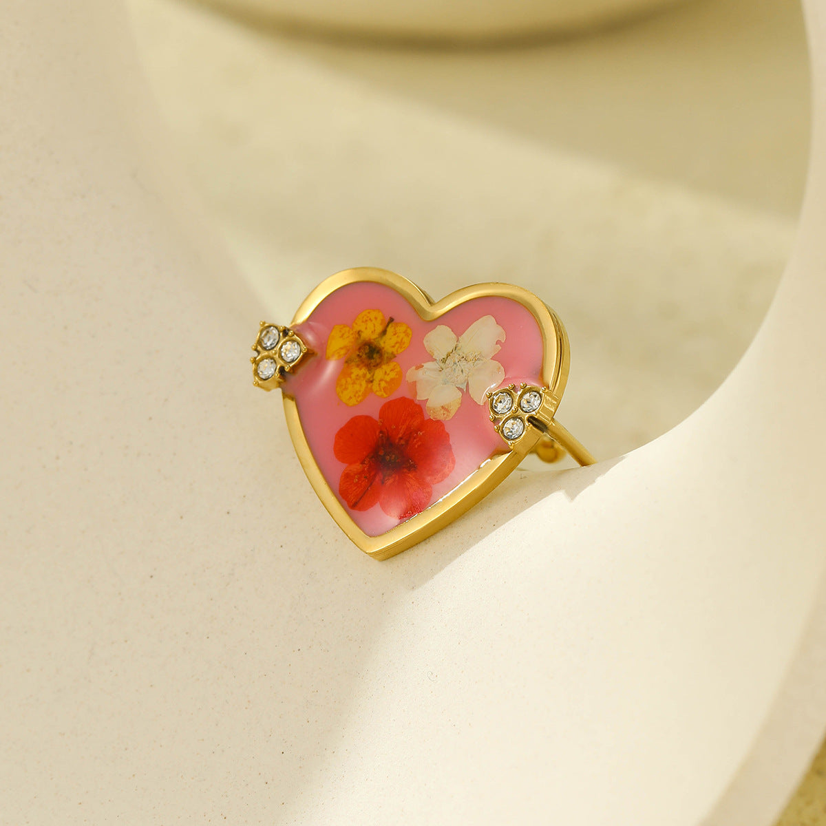 Anillo de Acero Inoxidable con Forma de Corazón a la Moda y Flor Seca Incrustada para Mujer, Baño de Oro, Joyería Chic Minimalista para Oficina
