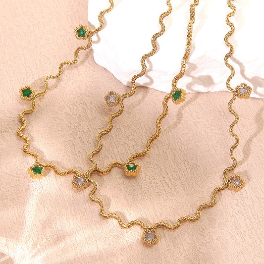 Collar de acero inoxidable chapado en oro de lujo con circonita cúbica en forma de estrella para mujer