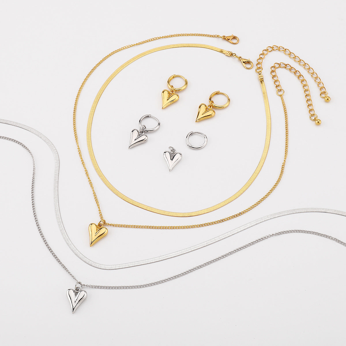 Collana con pendente in lega a forma di cuore, stile retrò minimalista, da donna, con finitura placcata e catena a serpente