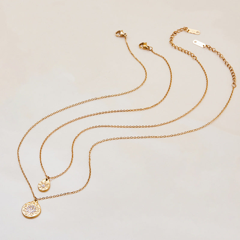 Collar de cadena de clavícula de acero inoxidable chapado en titanio para mujer con colgante geométrico de ráfaga de estrellas y incrustaciones de diamantes de imitación