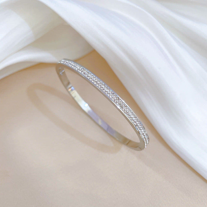 Bracciale Minimalista di Lusso in Acciaio al Titanio con Intarsi di Strass Completi, Design Ispirato al Vintage, per Donne