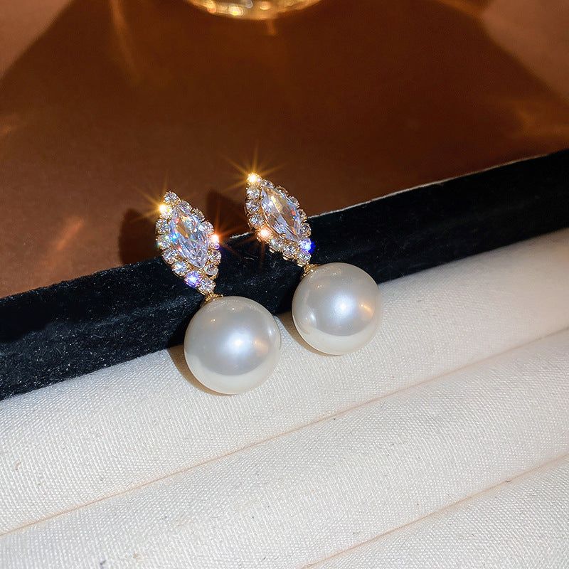 Eleganti Orecchini a Perno da Donna in Stile Francese Vintage con Zirconi Geometrici e Perle Imitazione