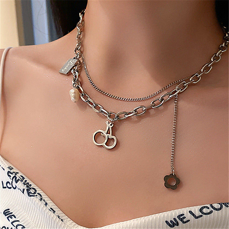 Collana con Ciondolo a Fiore di Ciliegio Minimalista da Donna e Uomo con Catena a Serpente a Doppio Strato in Acciaio al Titanio e Finitura Lucida