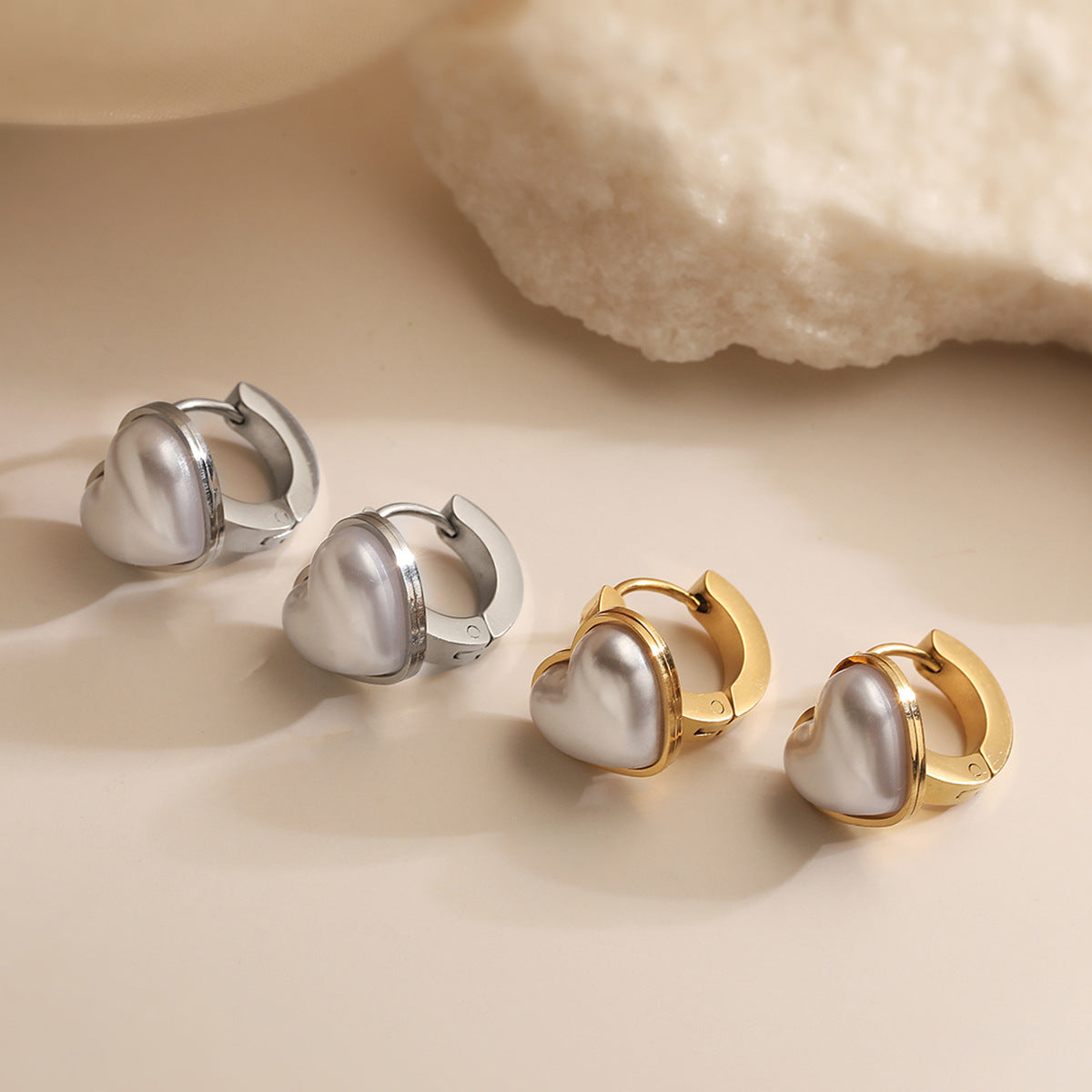 Orecchini a Clip Minimalisti a Cuore in Acciaio Inossidabile da Donna con Finitura Galvanica, Design Geometrico, Resistenti allo Sbiadimento e Versatili