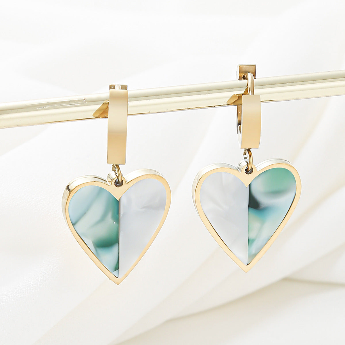 Orecchini Chic a Cuore in Rame con Intarsio in Pietra Naturale, Perni in Acciaio Inossidabile, Stile Minimalista e Dolce
