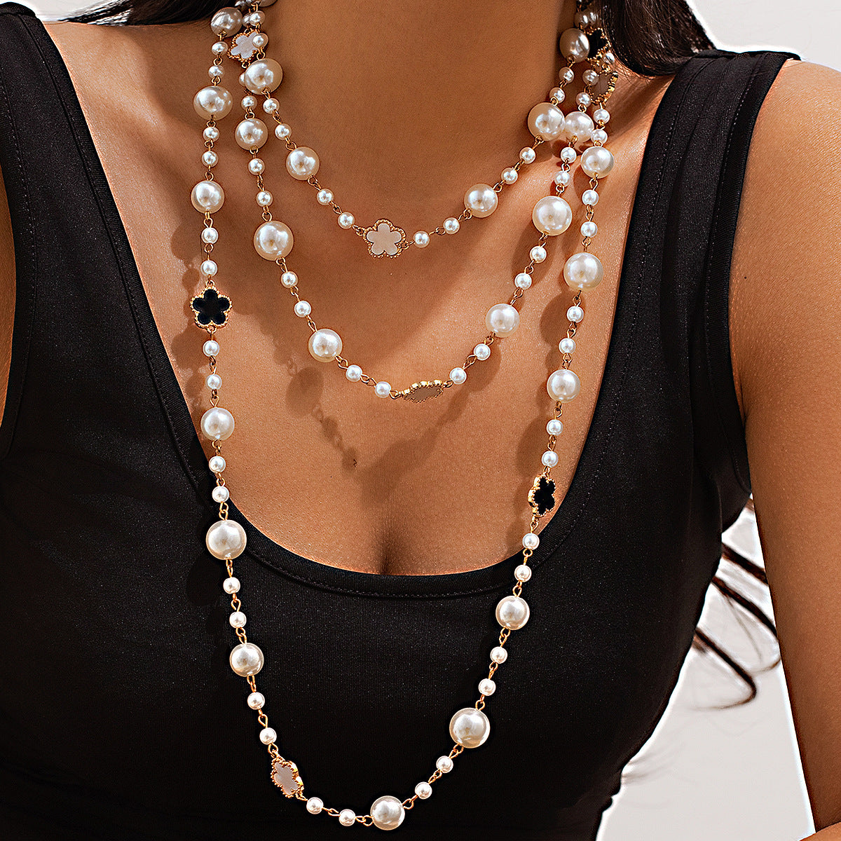 Minimalist Five-Petal Flower Pendant Necklace with Imitation Pearl Accents on Handmade Chain for Women