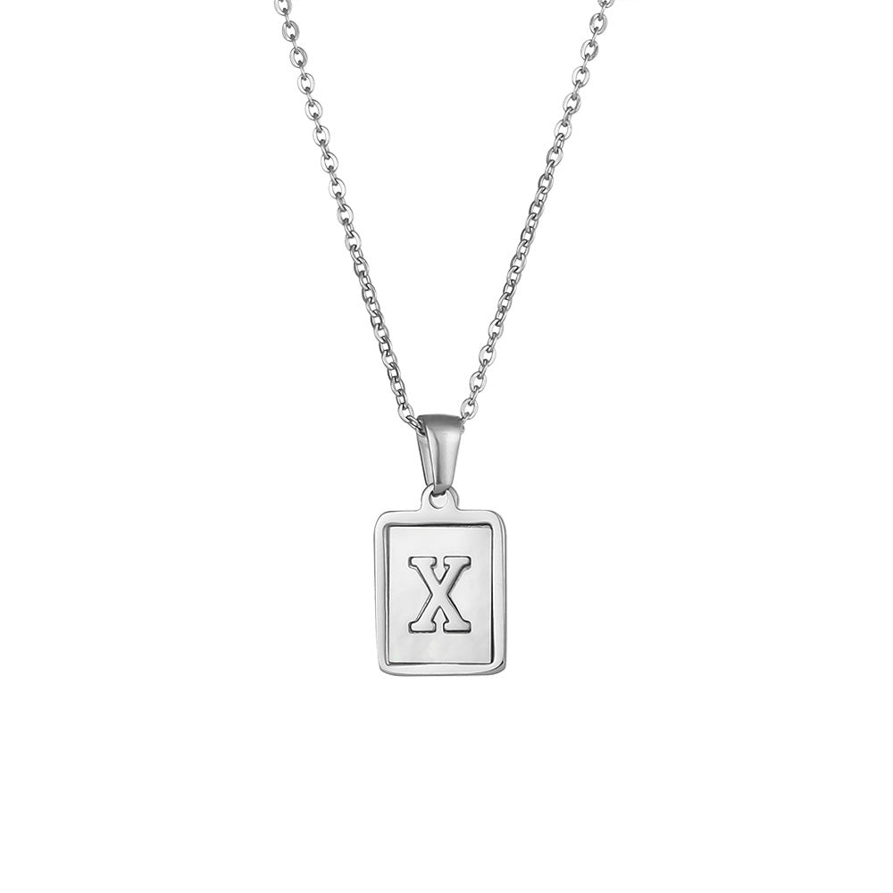 Collana con Ciondolo a Lettera Minimalista in Acciaio al Titanio per Donna con Finitura Galvanizzata e Intarsio in Madreperla Bianca Naturale