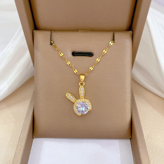 Collana con Pendente Coniglio di Lusso da Donna in Acciaio al Titanio con Finitura Placcata, Design Geometrico, Motivo Luna, Delicata Catena per Clavicole