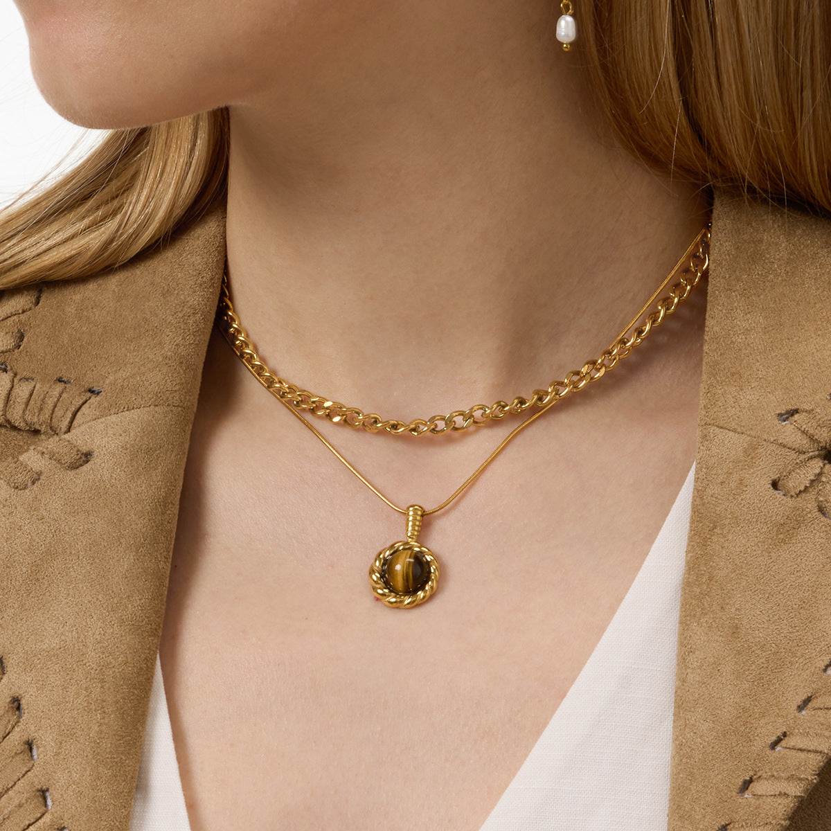 Collana Pendente Occhio di Tigre Geometrico da Donna in Acciaio al Titanio con Finitura Placcata e Catena a Collana in Acciaio Inossidabile