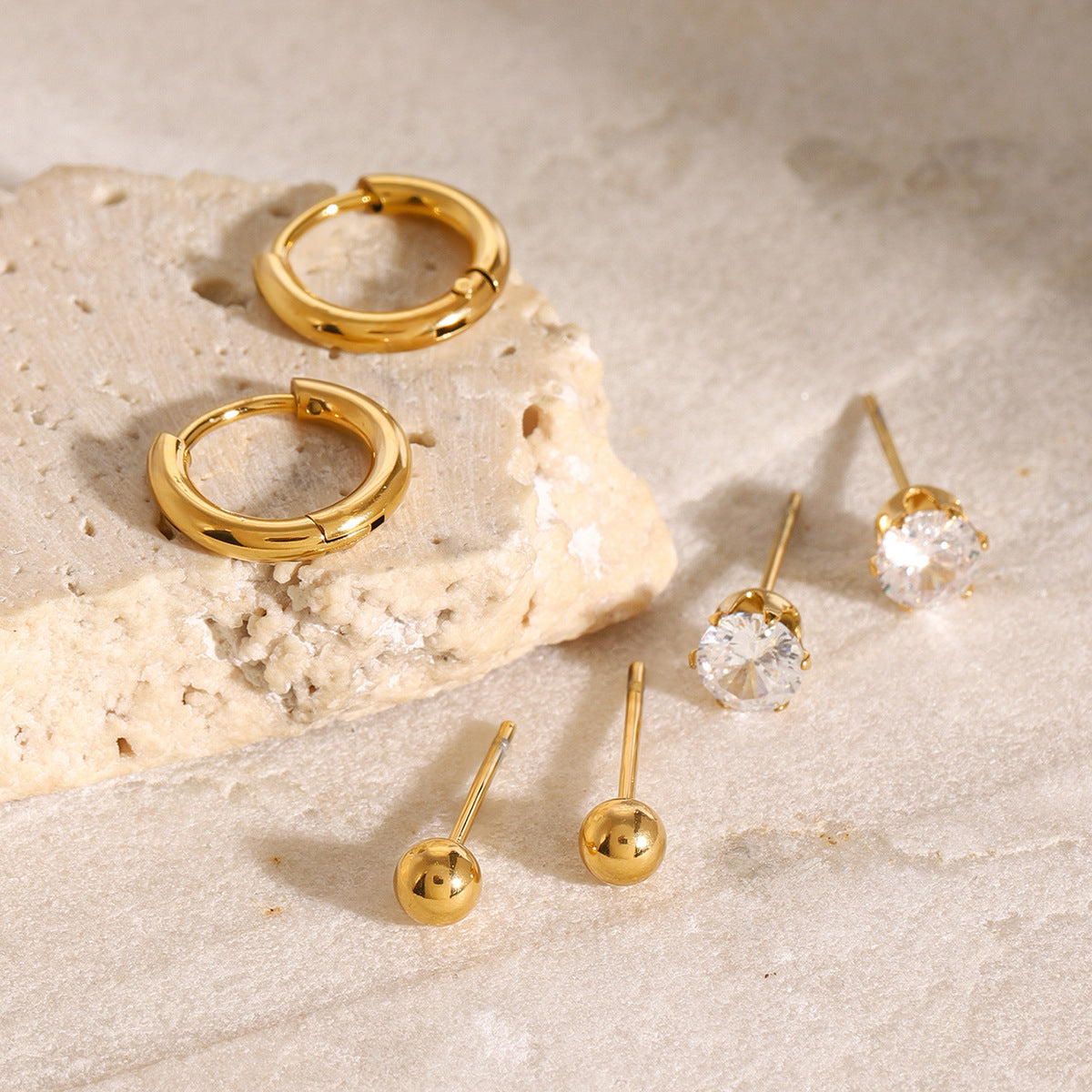 Pendientes de aro geométricos minimalistas de acero inoxidable con acabado chapado para mujeres y hombres