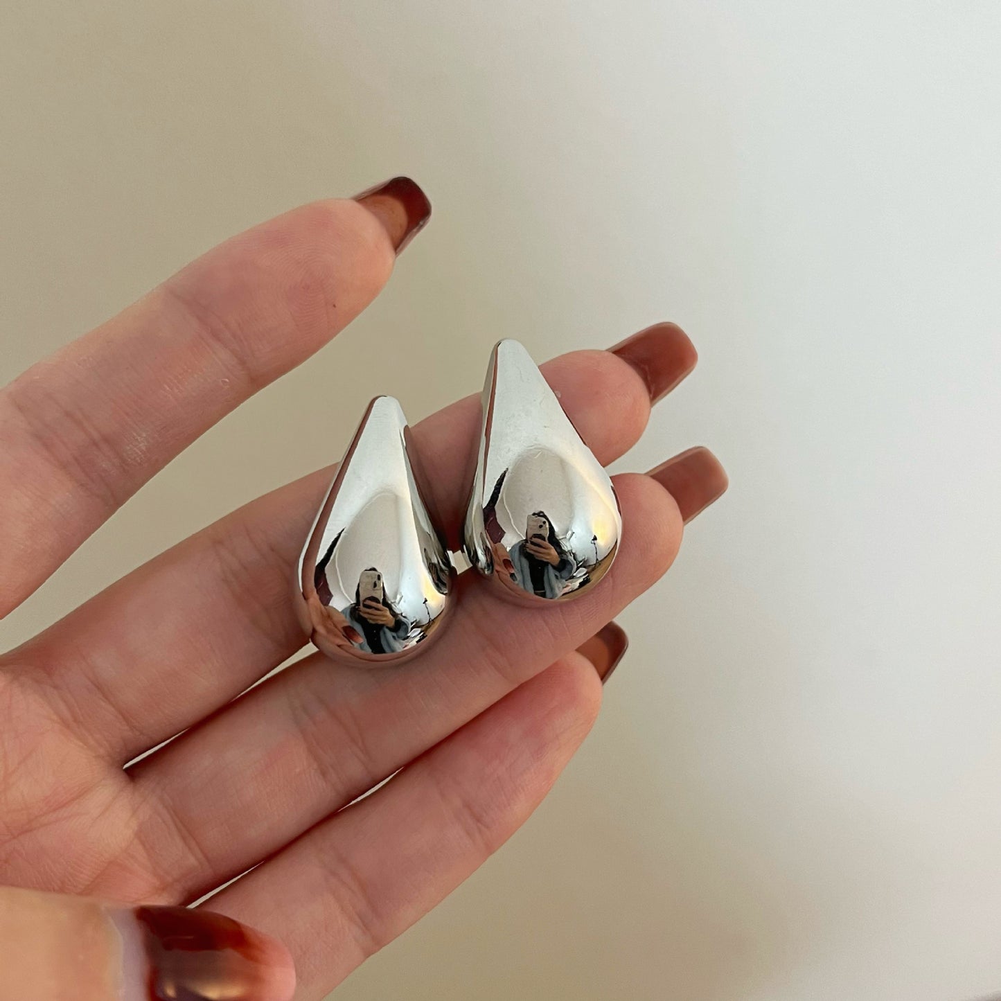 Orecchini a Nappa Geometrici Minimalisti in Metallo Placcato con Perni in Argento Sterling