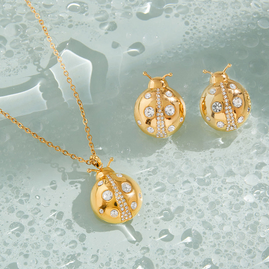 Parure di Collana e Orecchini in Acciaio al Titanio a Forma di Insetto alla Moda, con Finitura Elettrodeposita, per Donna