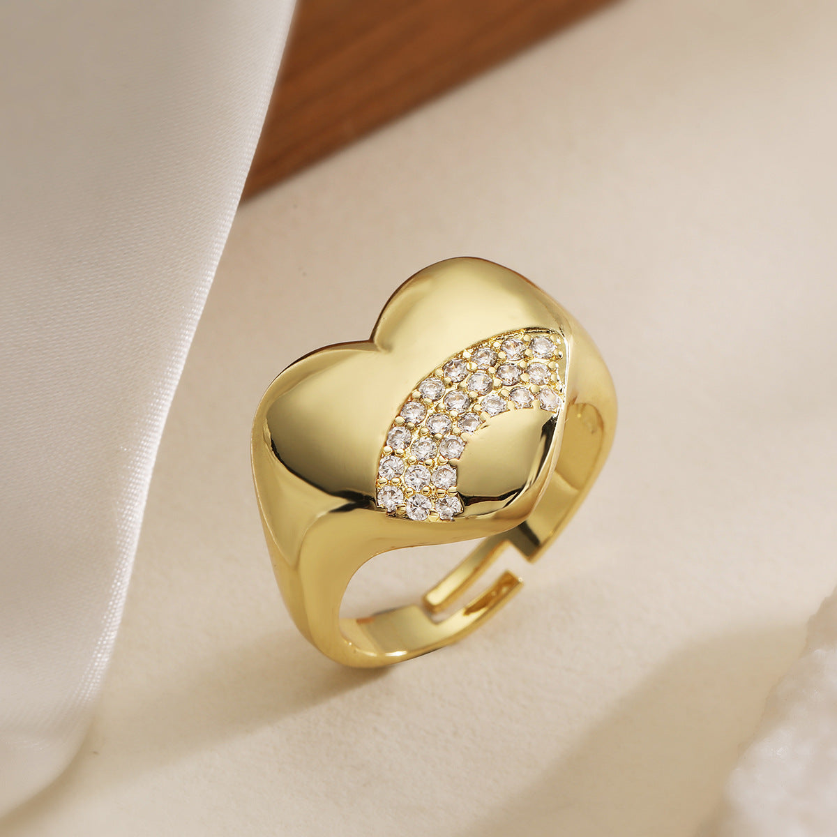 Minimalist Heart-Shaped Copper Ring with 18K Gold Plating and Micro-Paved Zirconia for Women