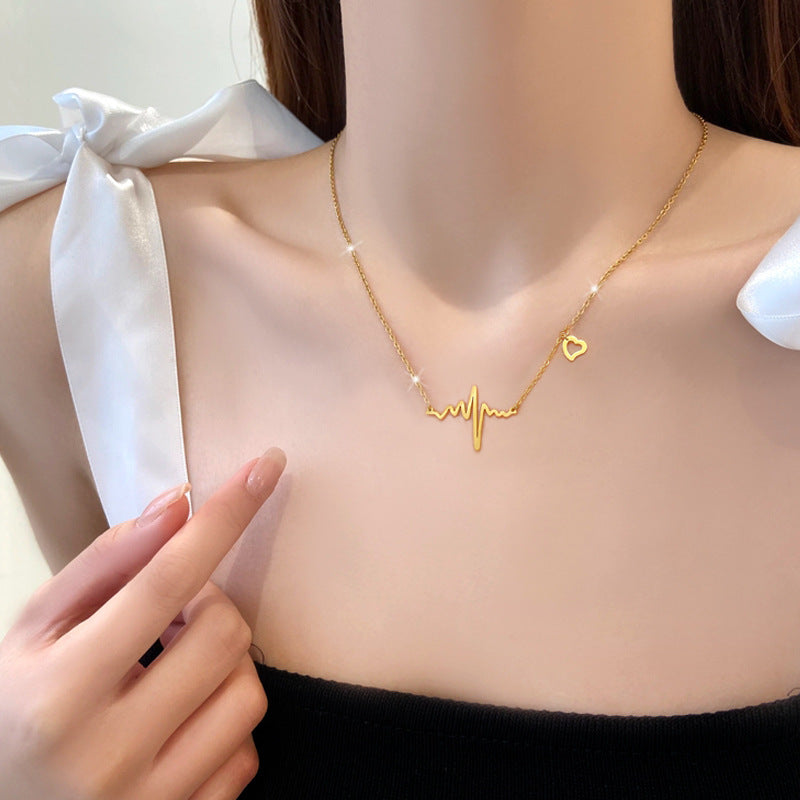 Collana da donna a forma di cuore con elettrocardiogramma geometrico minimalista in acciaio al titanio, placcata oro con design a catena per clavicola