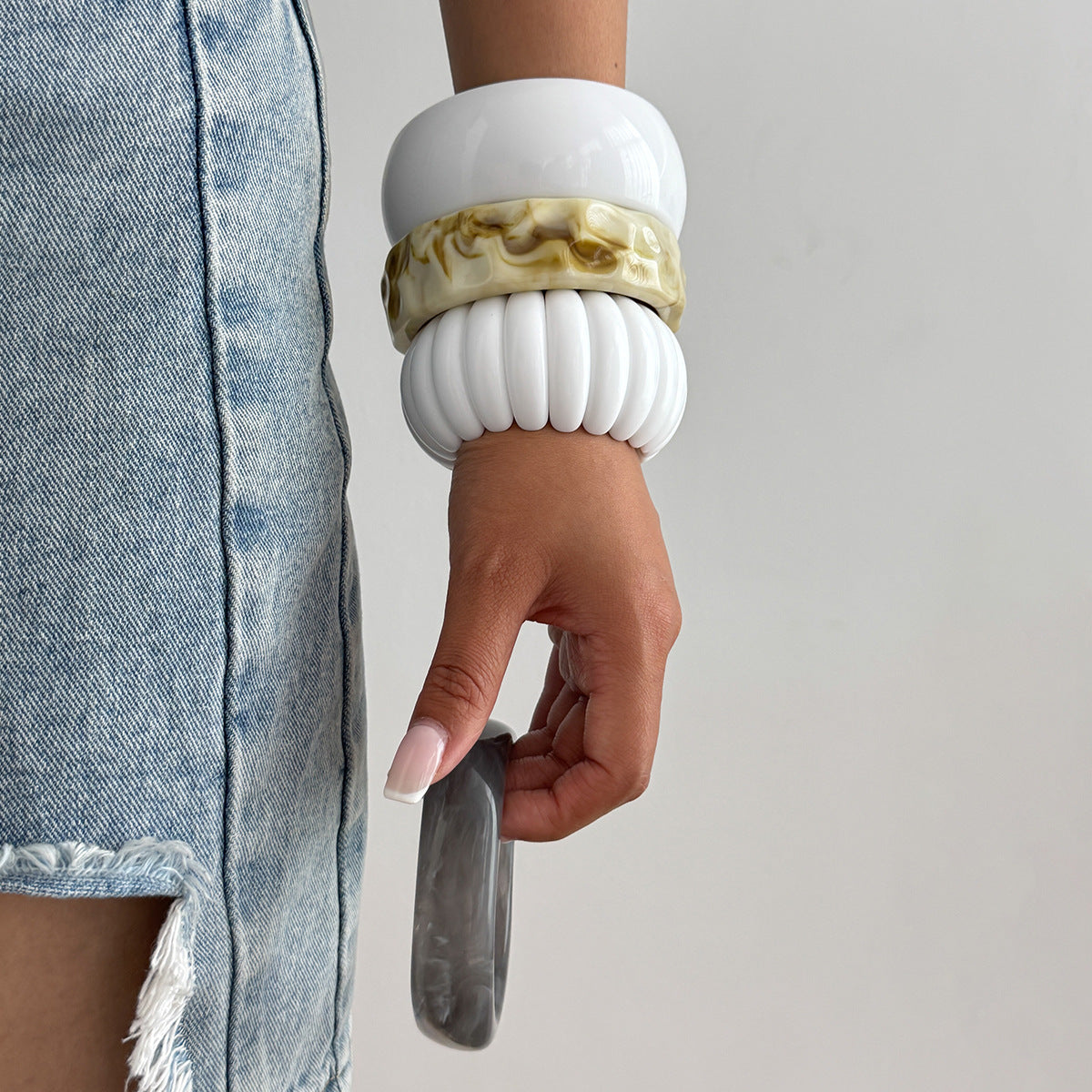 Elegant Gradient Round Geometric Resin Bangle Bracelet