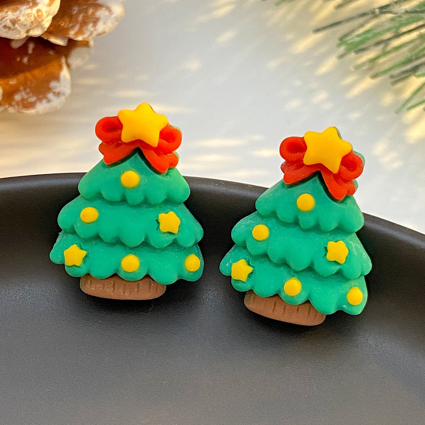 Aretes de resina con diseño de Árbol de Navidad, Papá Noel, Campana, Guantes, Botas y Reno con acabado chapado, para mujer