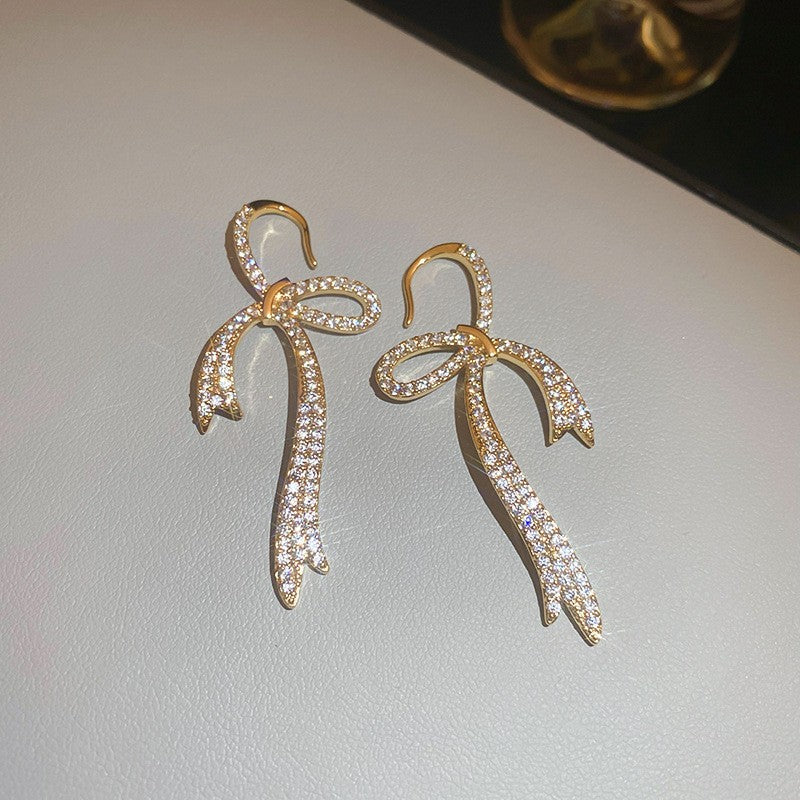 Orecchini floreali minimalisti con perle, perno in argento sterling 925 e strass, da donna