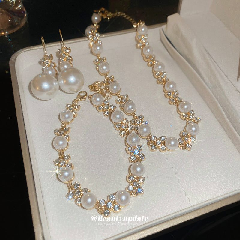 Elegante juego de collar redondo de perlas florales con incrustaciones de circonita para mujer, incluye pendientes, pulsera y cadena de clavícula