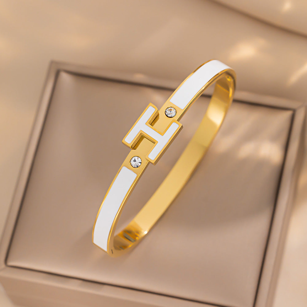 Bracciale Minimalista in Acciaio Inossidabile da Donna con Placcatura in Acciaio al Titanio e Intarsio di Strass a Forma Geometrica Ovale
