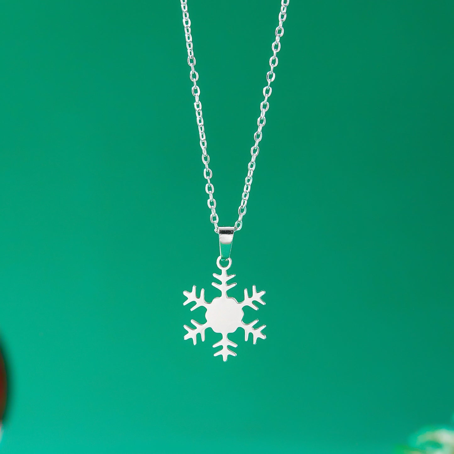Collar Colgante de Árbol de Navidad Minimalista en Acero de Titanio con Acabado Chapado en Cadena O para Uso Festivo Unisex