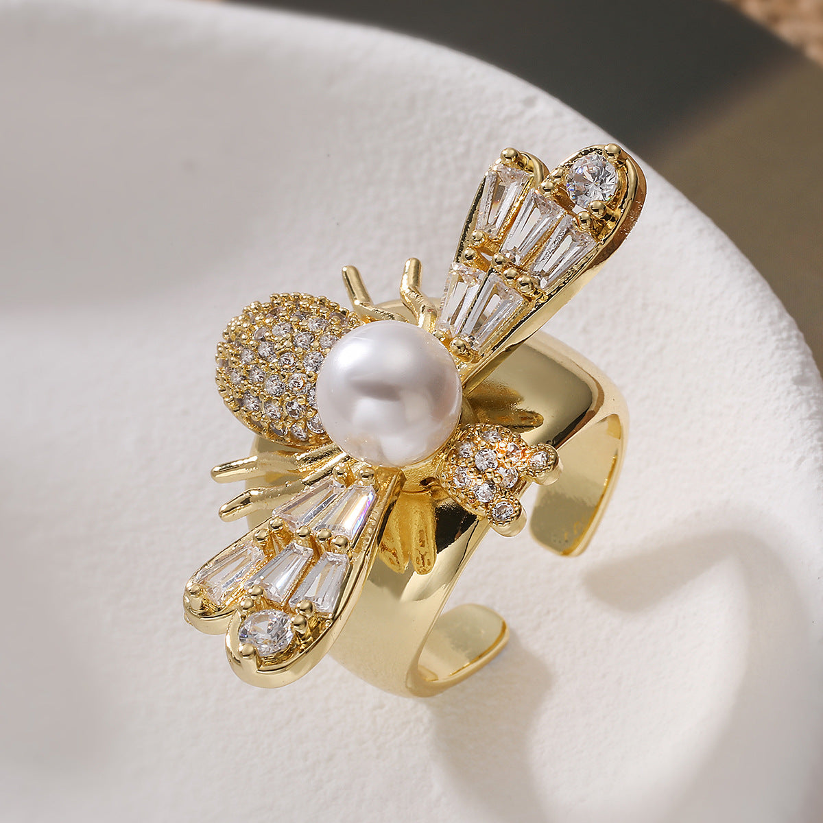 Minimalist Elegant 18K Gold Plated Brass Geometric Micro-Inlaid Cubic Zirconia Bee Open Ring for Women