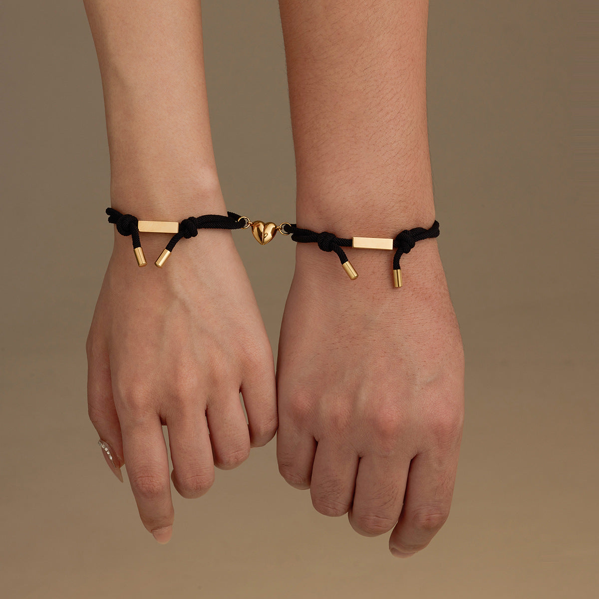 Pulsera de acero de titanio con forma de corazón magnético con opción de grabado para parejas, accesorio de moda unisex