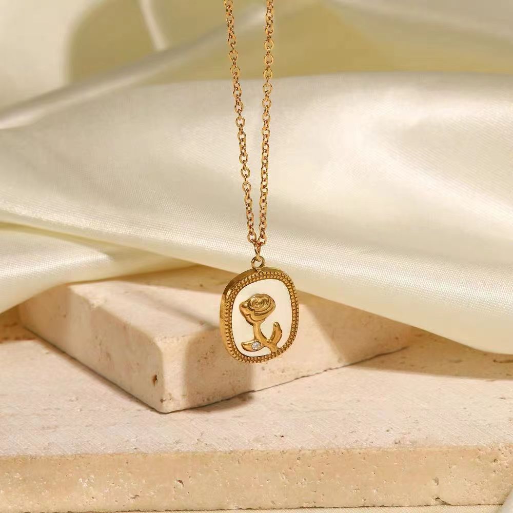 Collana Pendente Rosa Floreale Vintage di Lusso Francese in Madreperla Bianca per Donna con Catena in Acciaio al Titanio e Finitura Placcata