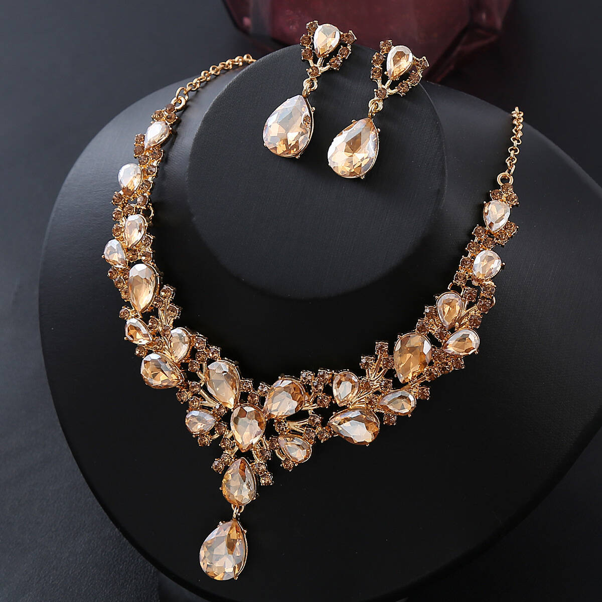 Resort Style Heart and Teardrop Shaped Alloy Necklace Bracelet Earrings Set with Rhinestone Inlay and Gold Plating on O-Chain