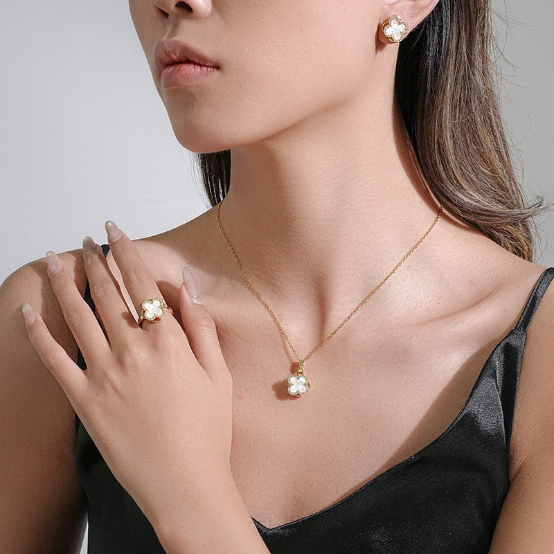 Minimalist Four-Leaf Clover Pendant Necklace for Women in Titanium Steel with Vacuum Plating, O-Chain Locket Style