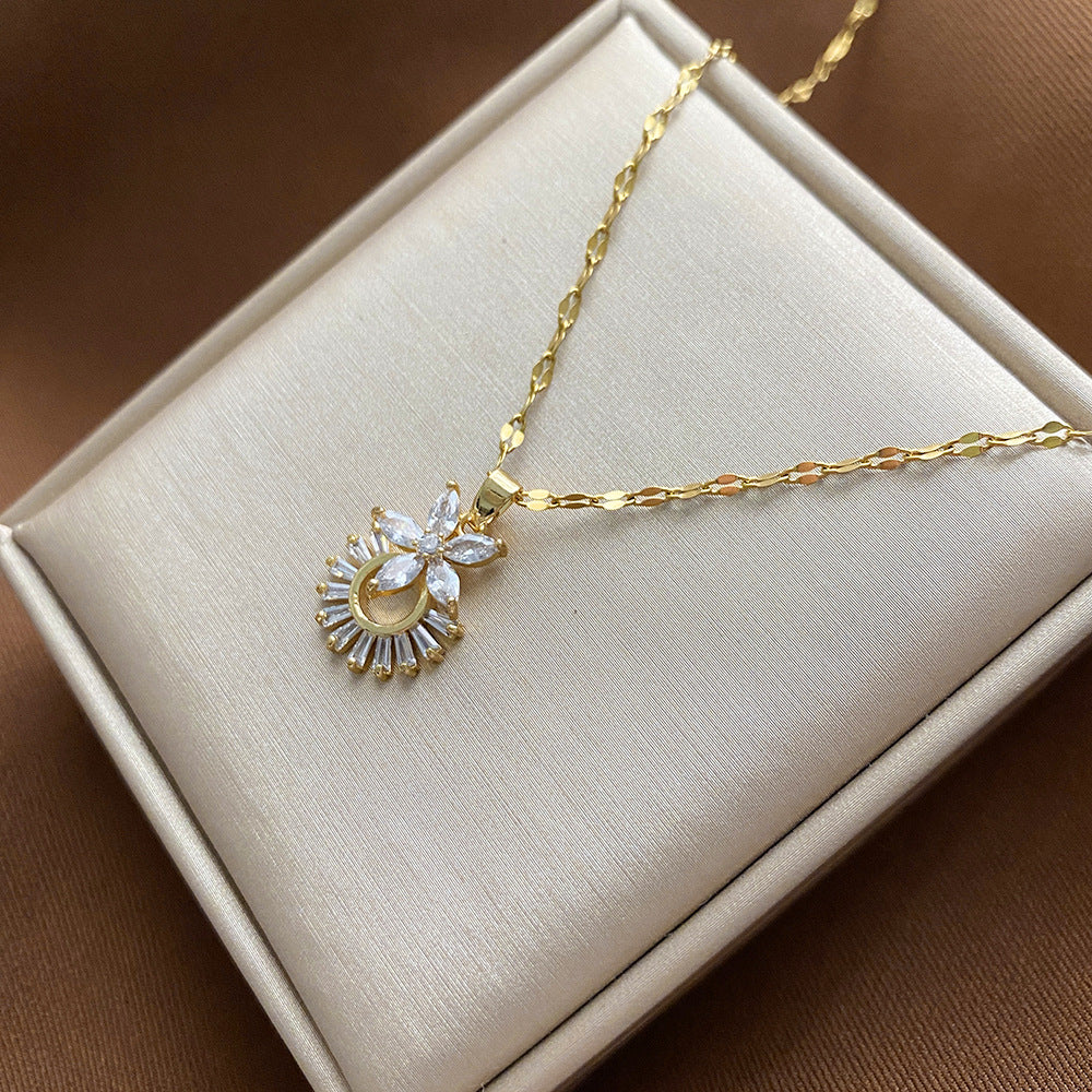 Collana Pendente Floreale Minimalista da Donna e Uomo in Acciaio al Titanio con Finitura Placcata e Catenina a Croce