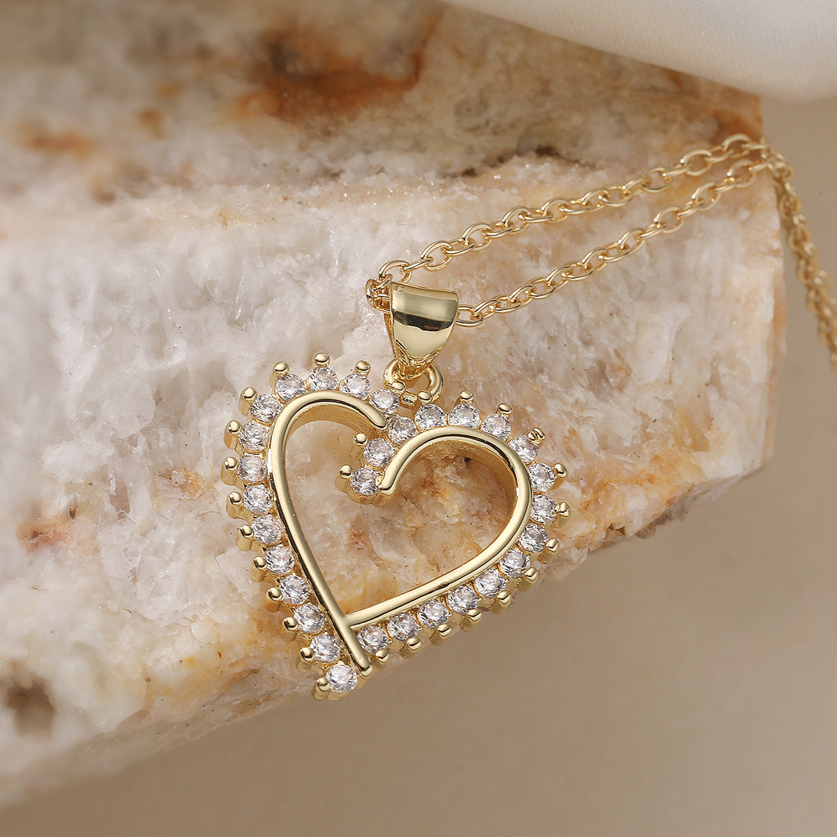 Minimalist Elegant 18K Gold Plated Brass Heart Cubic Zirconia Pendant Necklace for Women