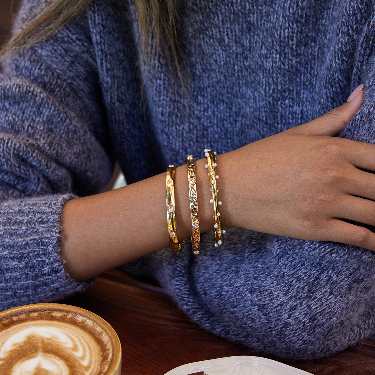 Pulsera ovalada minimalista de acero de titanio con incrustaciones de circonio bañada en oro de 18K Joyería de acero inoxidable para mujer