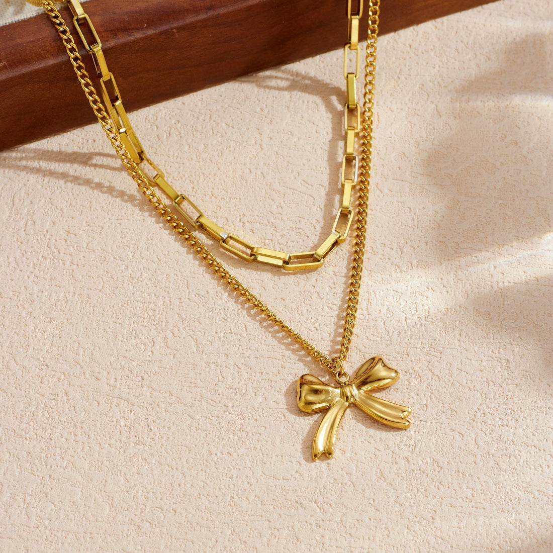 Elegant Vintage Gold Plated Stainless Steel Curb Chain Necklace with Heart and Bow Pendants