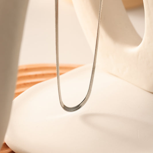 Collar de cadena de serpiente chapado en acero titanio geométrico minimalista para mujer