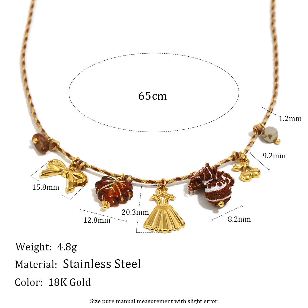 Elegante collana con ciondolo a cuore fatto a mano in acciaio inossidabile con placcatura in oro 18 carati, catena in corda di cotone e dettaglio floreale