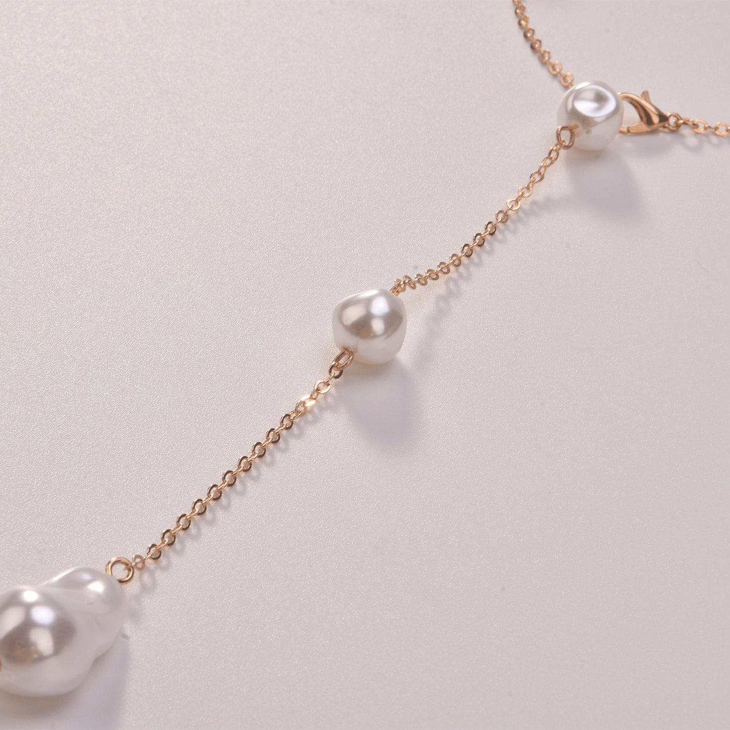 Vintage Hip Hop Style Geometric Pendant Necklace for Women with Alloy Pendant and Plated Finish