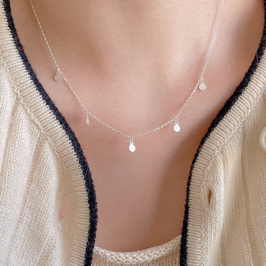 Dulce Collar Minimalista de Puntos Geométricos Redondos de Plata Esterlina 925 con Baño de Oro