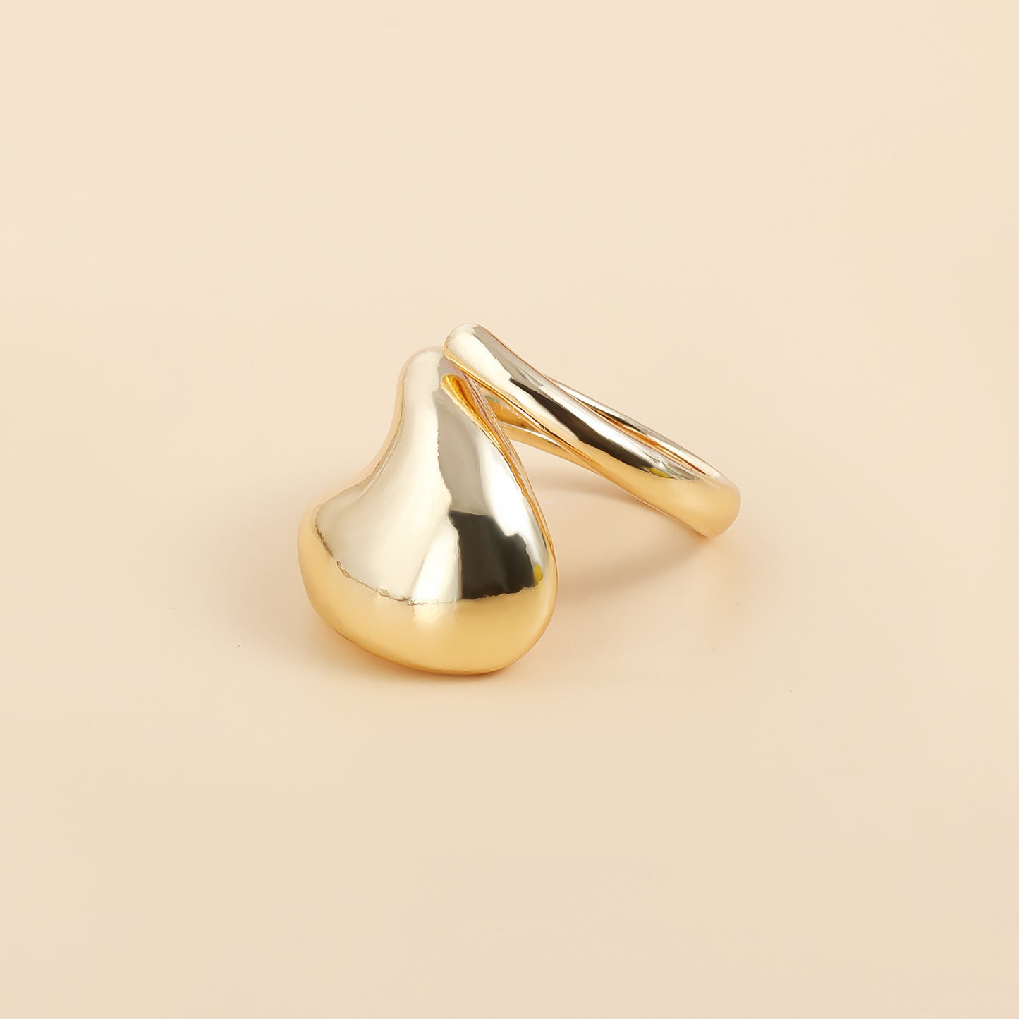 Geometric Open-Adjustable Ring for Women with Metallic Finish and Plated Surface