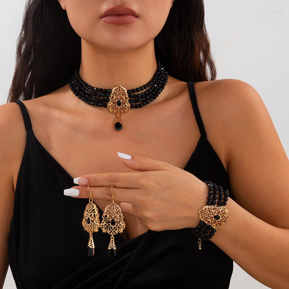 Vintage French-Style Floral and Teardrop-Shaped Alloy Choker Necklace with Crystal Accents and Tassel Details for Women