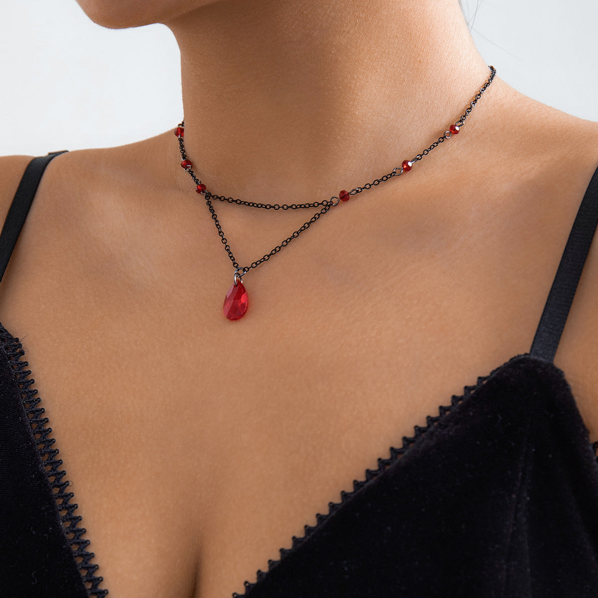 Collana girocollo vintage gotica con lacrime a goccia e nappe da donna, pendente a goccia in metallo galvanizzato su catena a croce