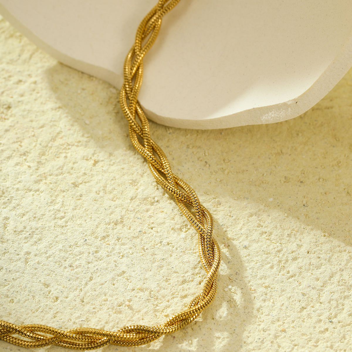Collana da donna vintage minimalista in corda intrecciata, acciaio al titanio placcato oro, per clavicola