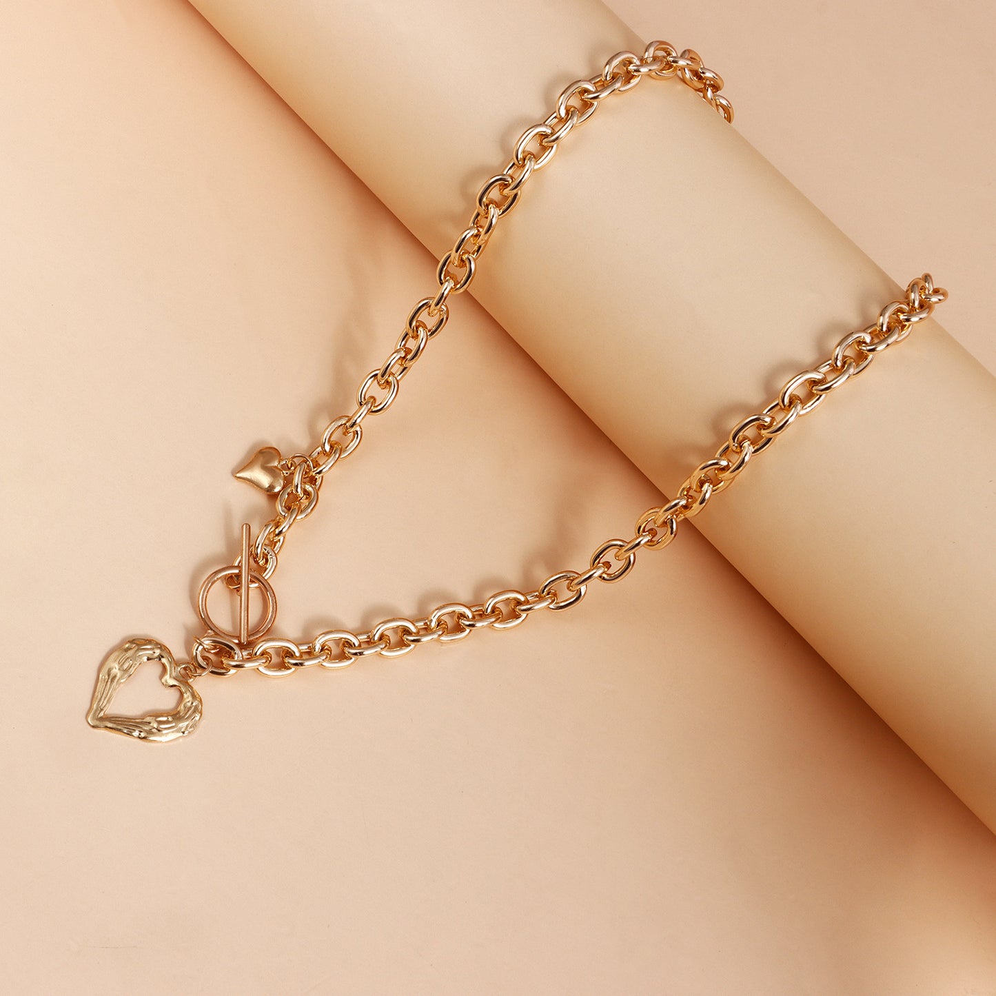 Minimalist Geometric Hollow Heart Pendant Necklace for Women Alloy Chain with Plating Finish