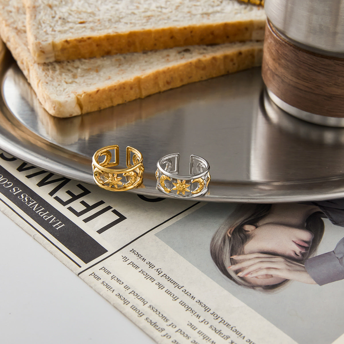Anello da donna in acciaio inossidabile con luna geometrica alla moda e finitura placcata