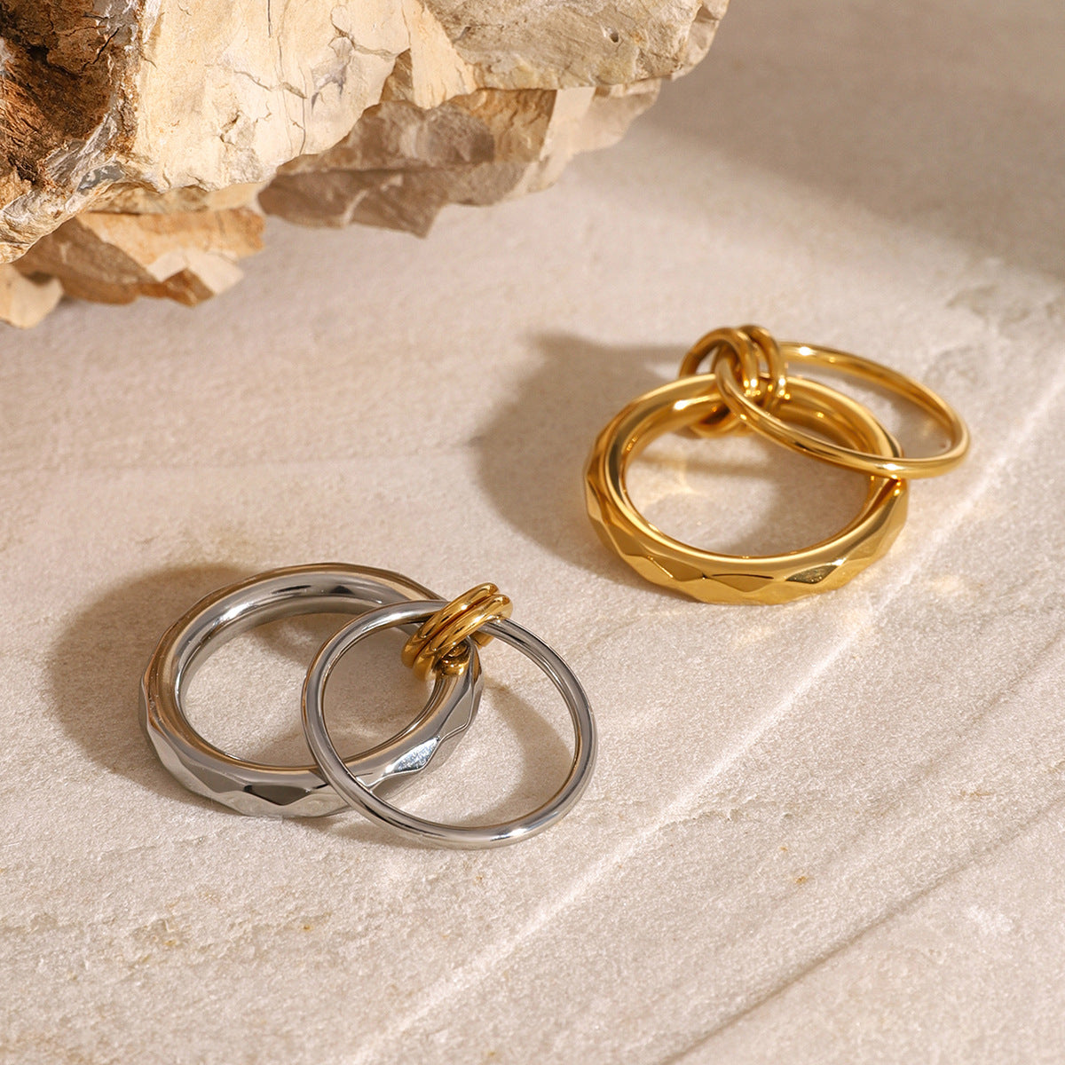Anello da donna geometrico rotondo in acciaio inossidabile placcato