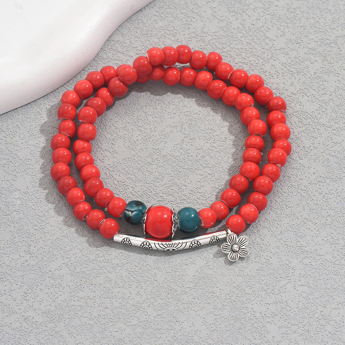 Bracciale floreale vintage da donna con perline di vetro e finitura placcata, accessorio di moda per tutti i giorni