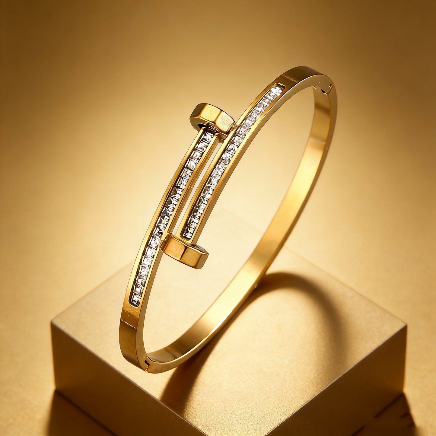 Elegant 18K Gold Plated Geometric Round Titanium Steel Bracelet